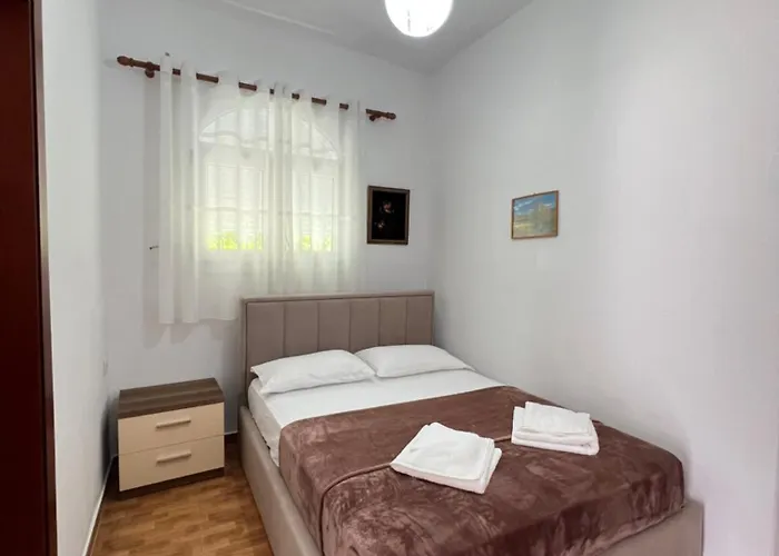 Ek-center Appartamento Berat