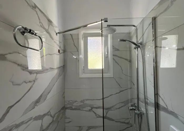 Ek-center Appartamento Berat